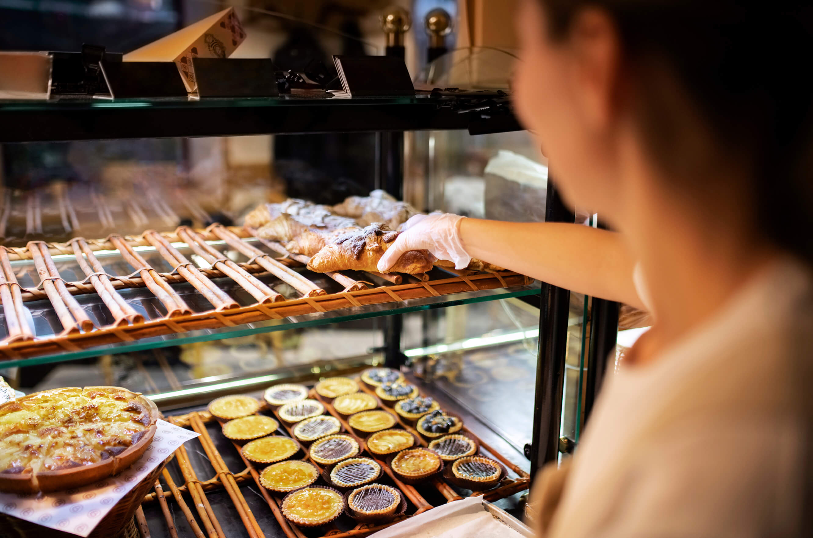 Known cafe workflow and operating constraints for the kiosk project